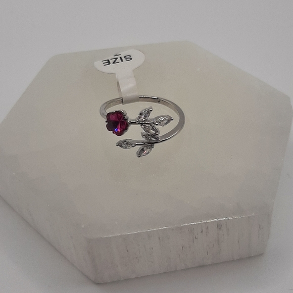 R741 Flower Ring Plated - Fragrant Jewels - Picture 4 of 8